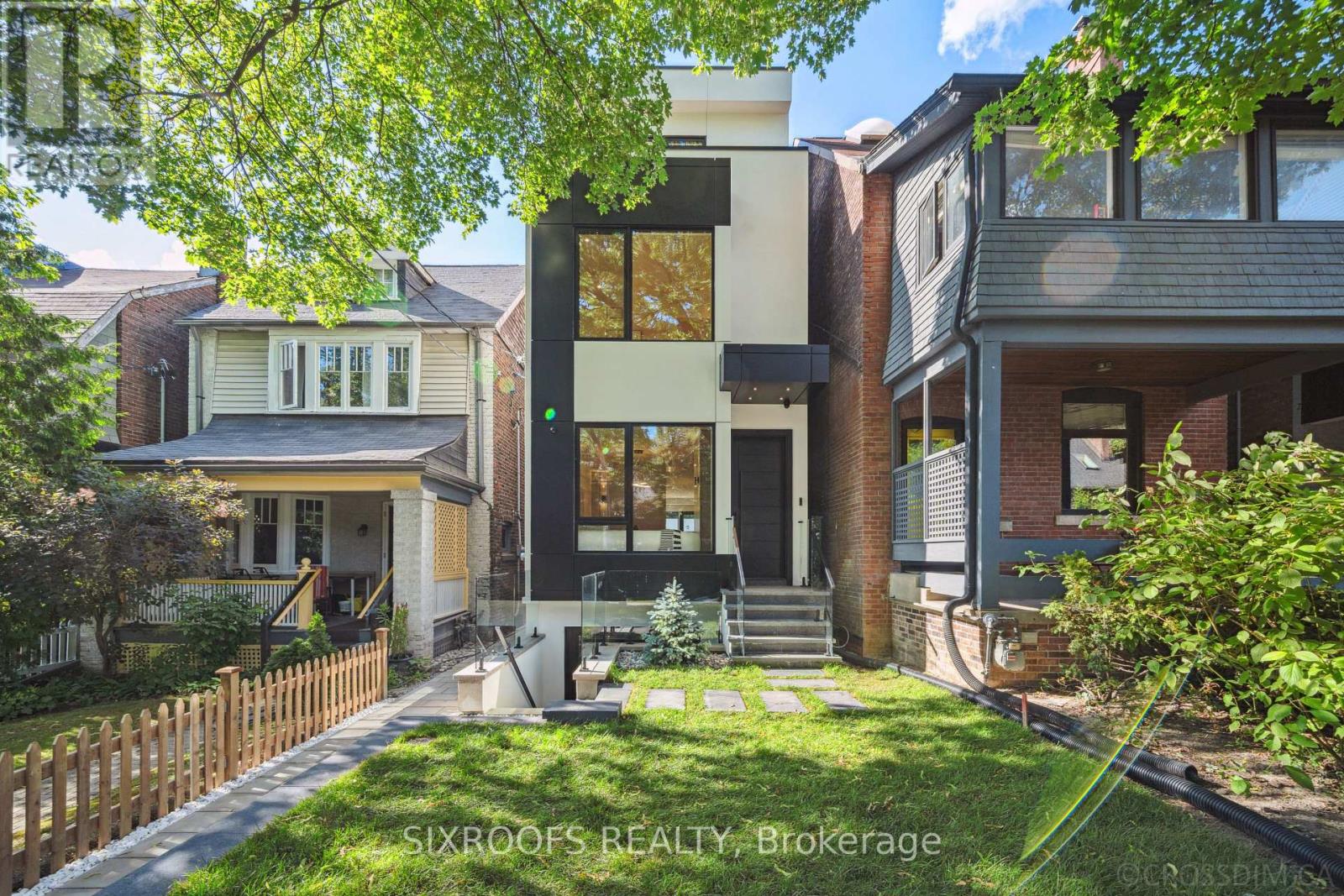 44 Alcina Ave #a, Toronto, ON M6G 2E8