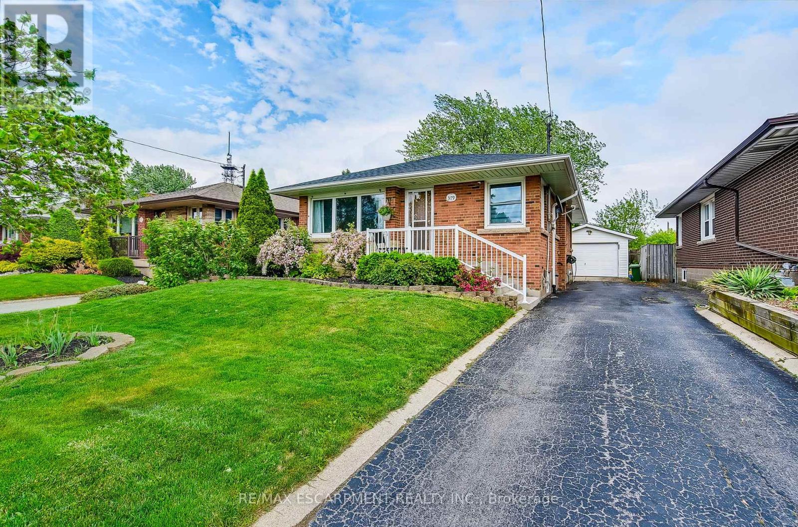 379 E 18th St, Hamilton, ON L9A 4P7