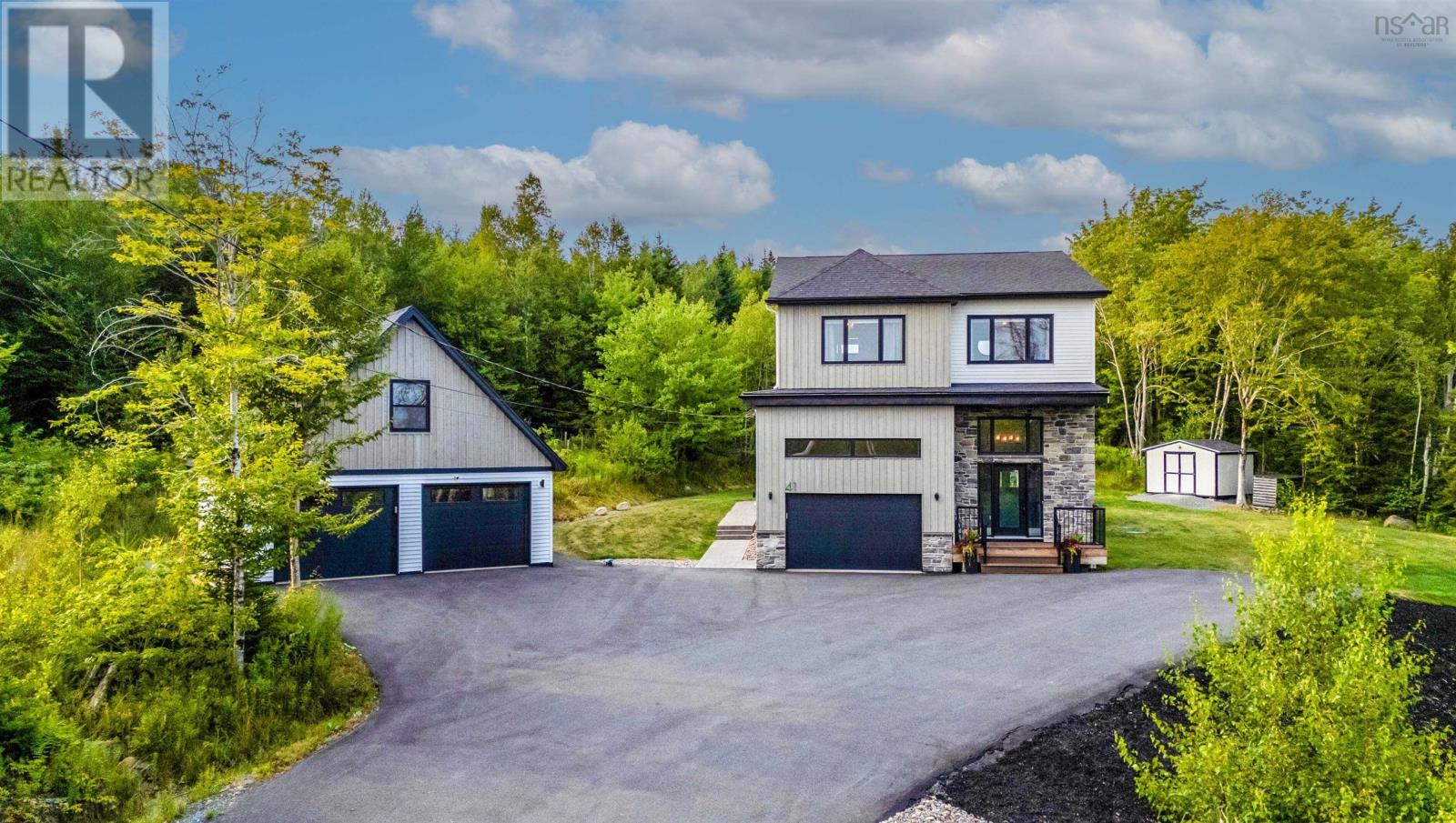 41 Mccabe Lake Dr, Middle Sackville, NS B4E 0M9