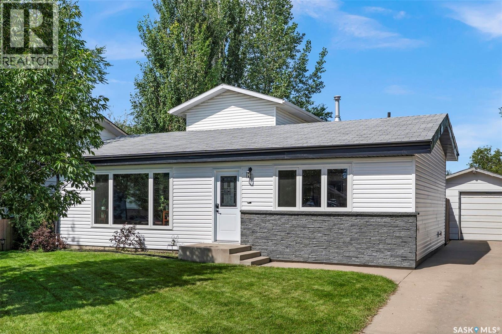 178 Neatby Cres, Saskatoon, SK S7M 4W7