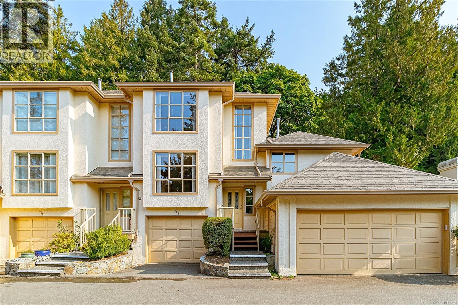 510 Marsett Pl Unit 503 Pl, Saanich, BC V8Z 6S4