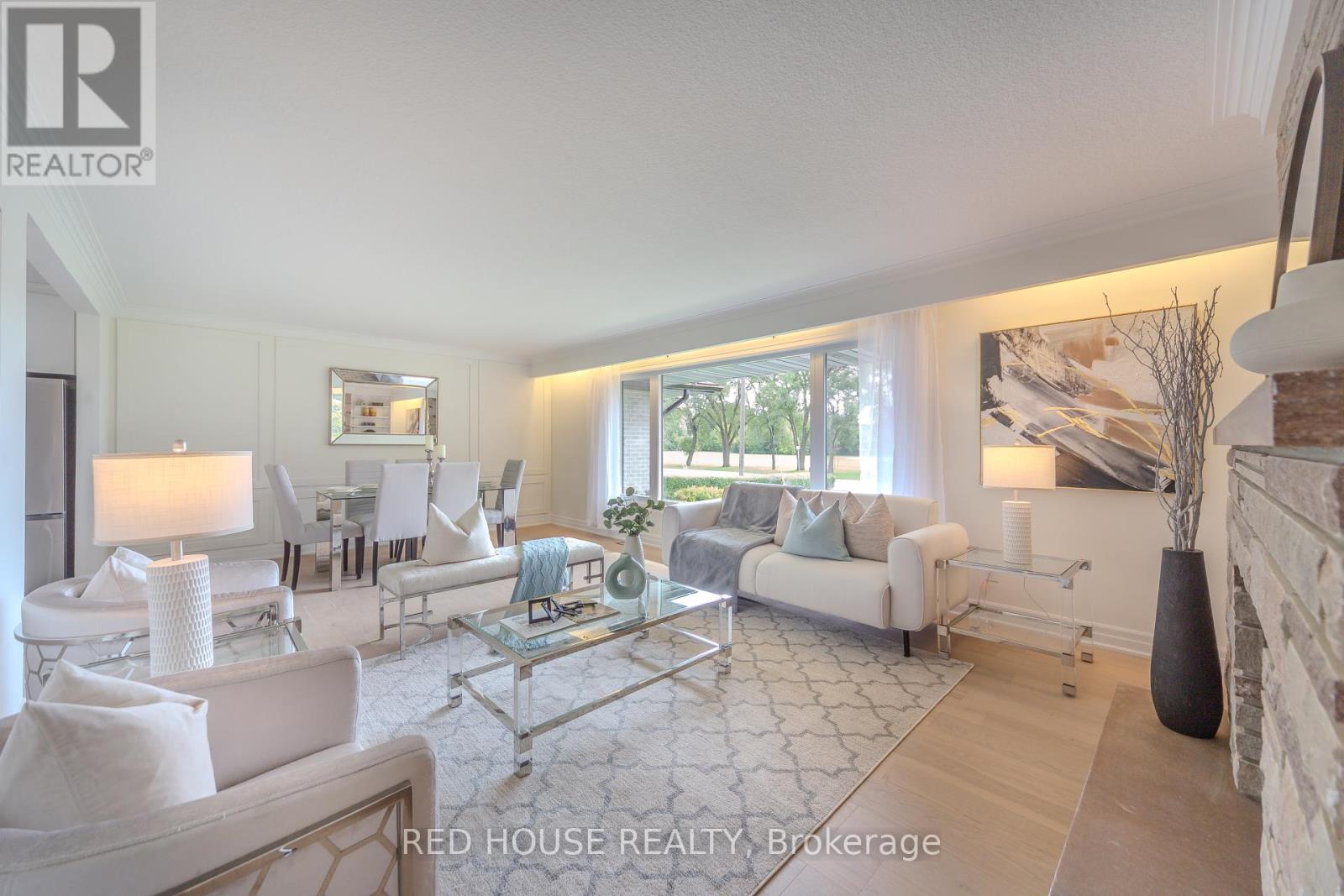 1253 Melton Dr, Mississauga, ON L4Y 1L6