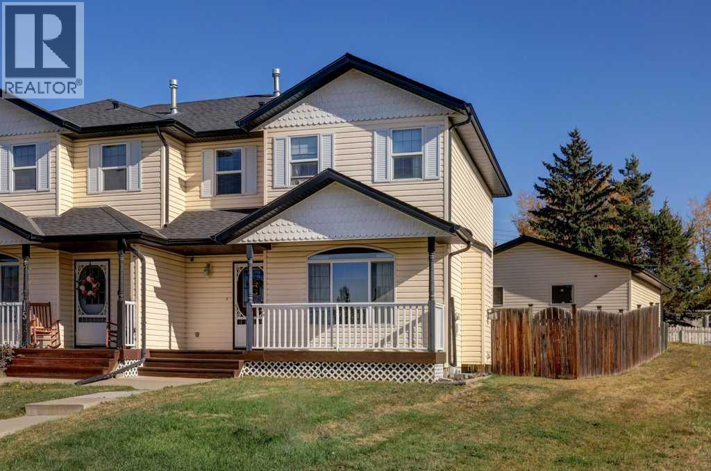 13 Ross Pl, Crossfield, AB T0M 0S0