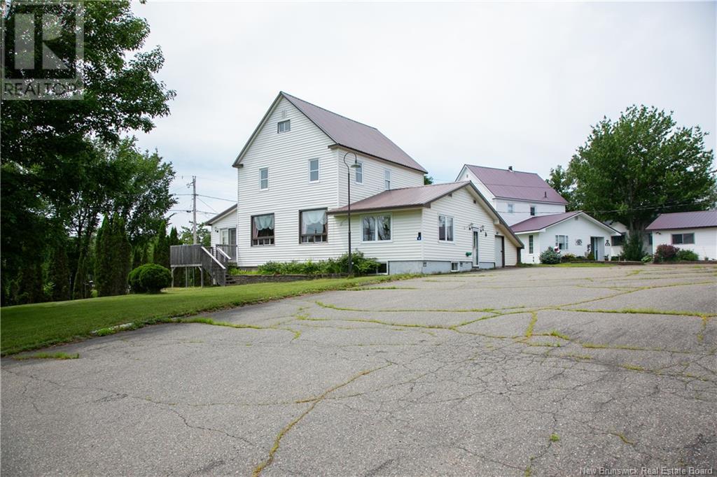 4 Cedar St, McAdam, NB E6J 1V6