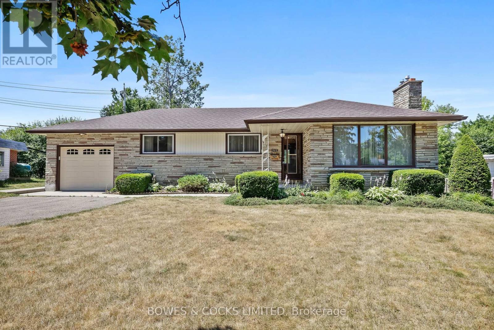 905 Glenholme Ave, Peterborough, ON K9H 5M4
