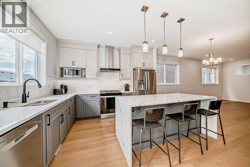 153 Edith Way NW, Calgary, AB T3R 2B8
