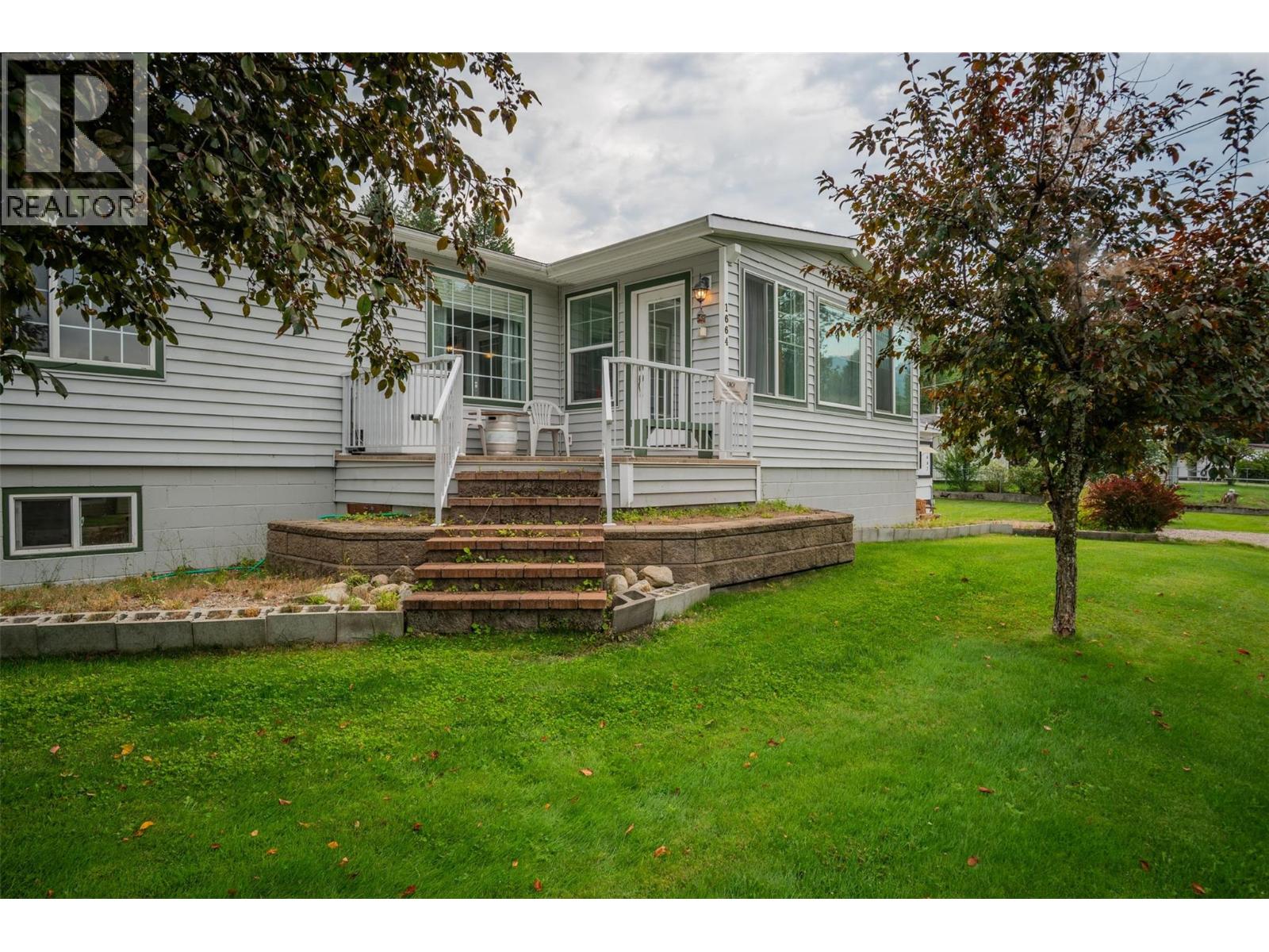 1664 Maida Rd, Christina Lake, BC V0H 1E3