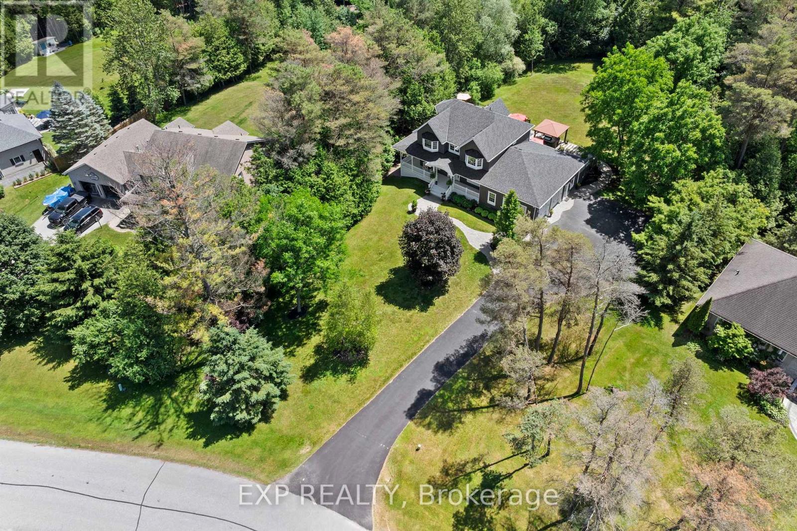 6 Gooseberry Ln, Uxbridge, ON L9P 1X2