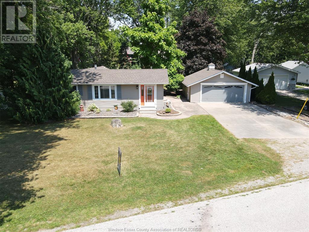 852 Lawrence Ave, Essex, ON N0R 1G0