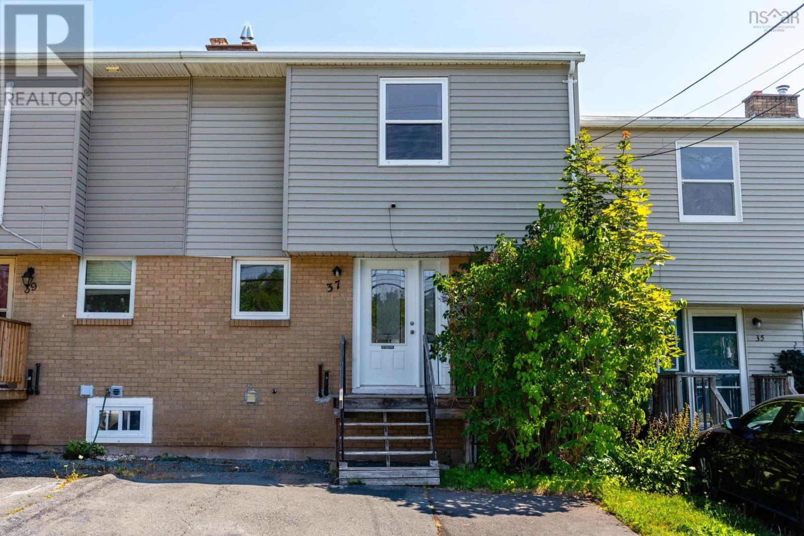 37 Circassion Dr, Dartmouth, NS B2W 4R2