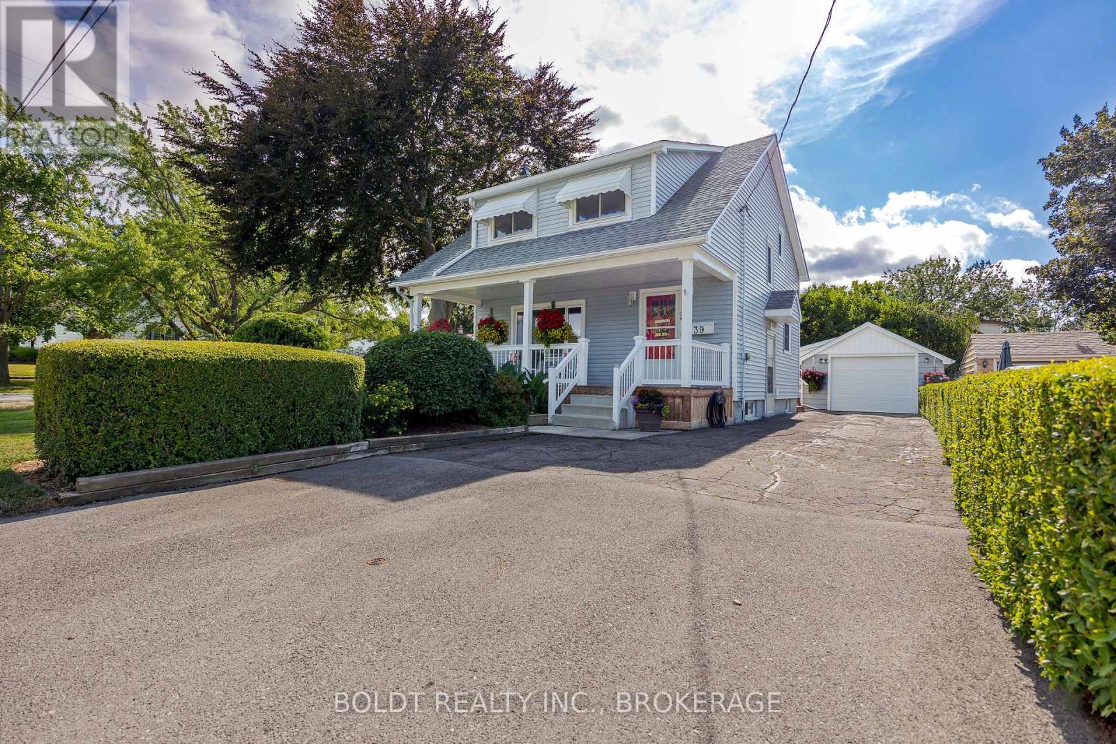 39 Lorne St, St. Catharines, ON L2P 3C5