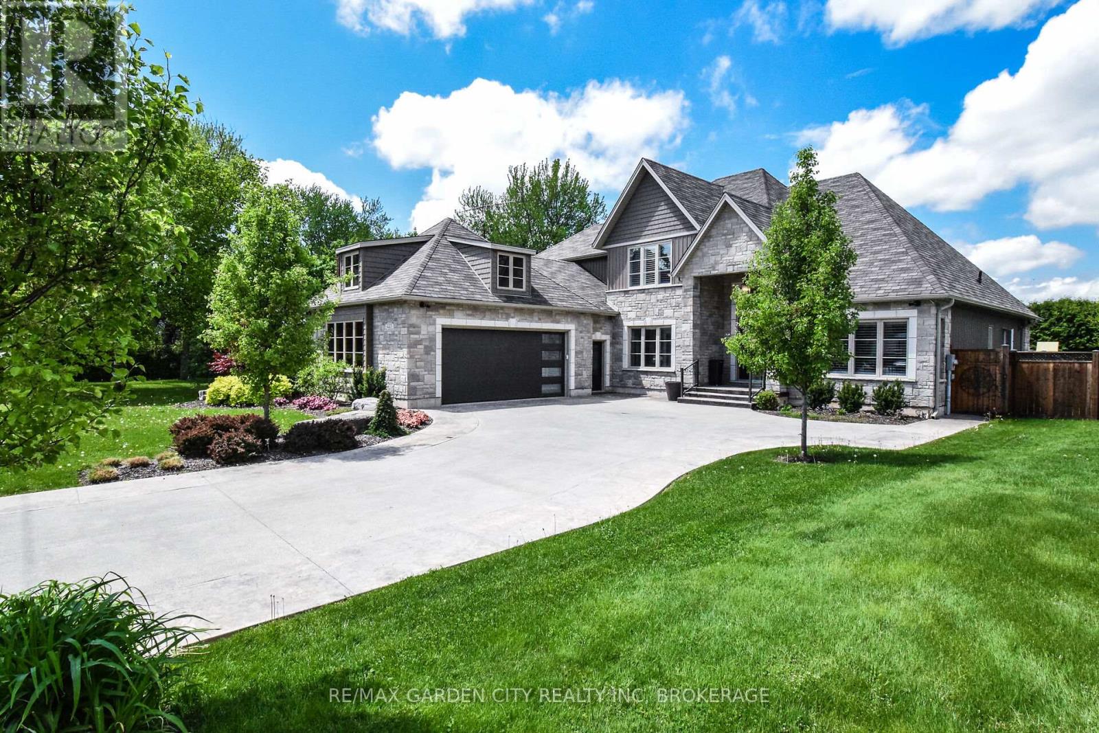 223 Willson Rd, Welland, ON L3C 2T7