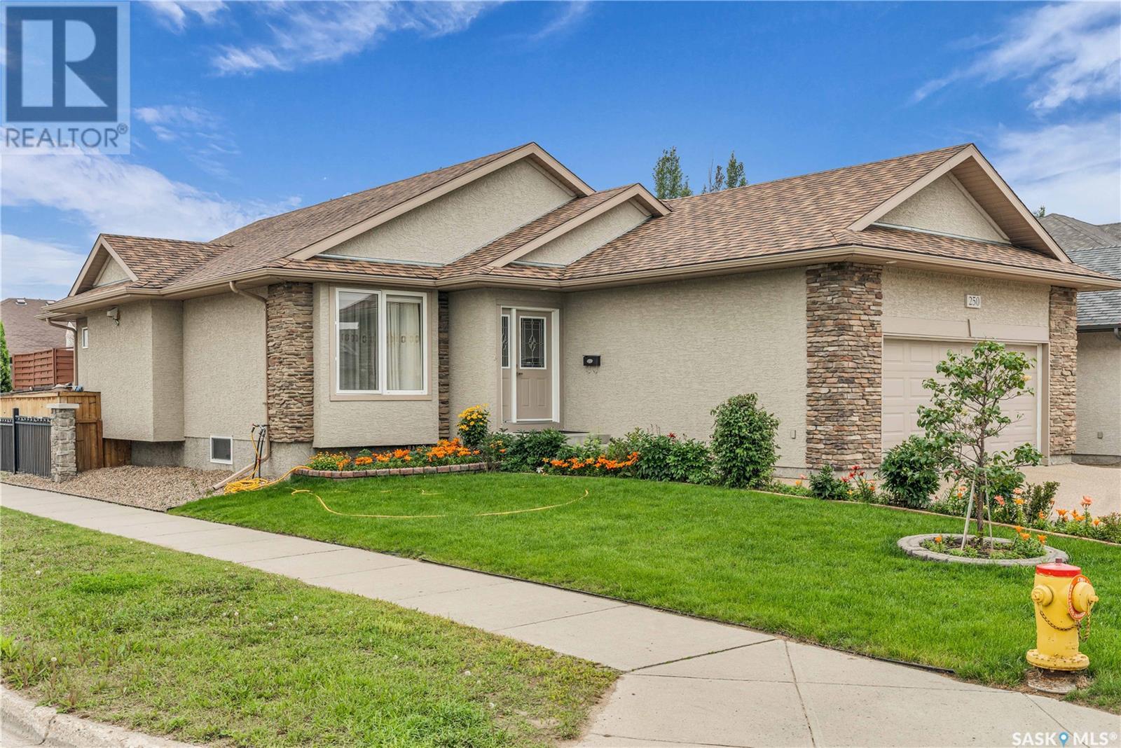 250 Robertson Cv, Saskatoon, SK S7T 0E6