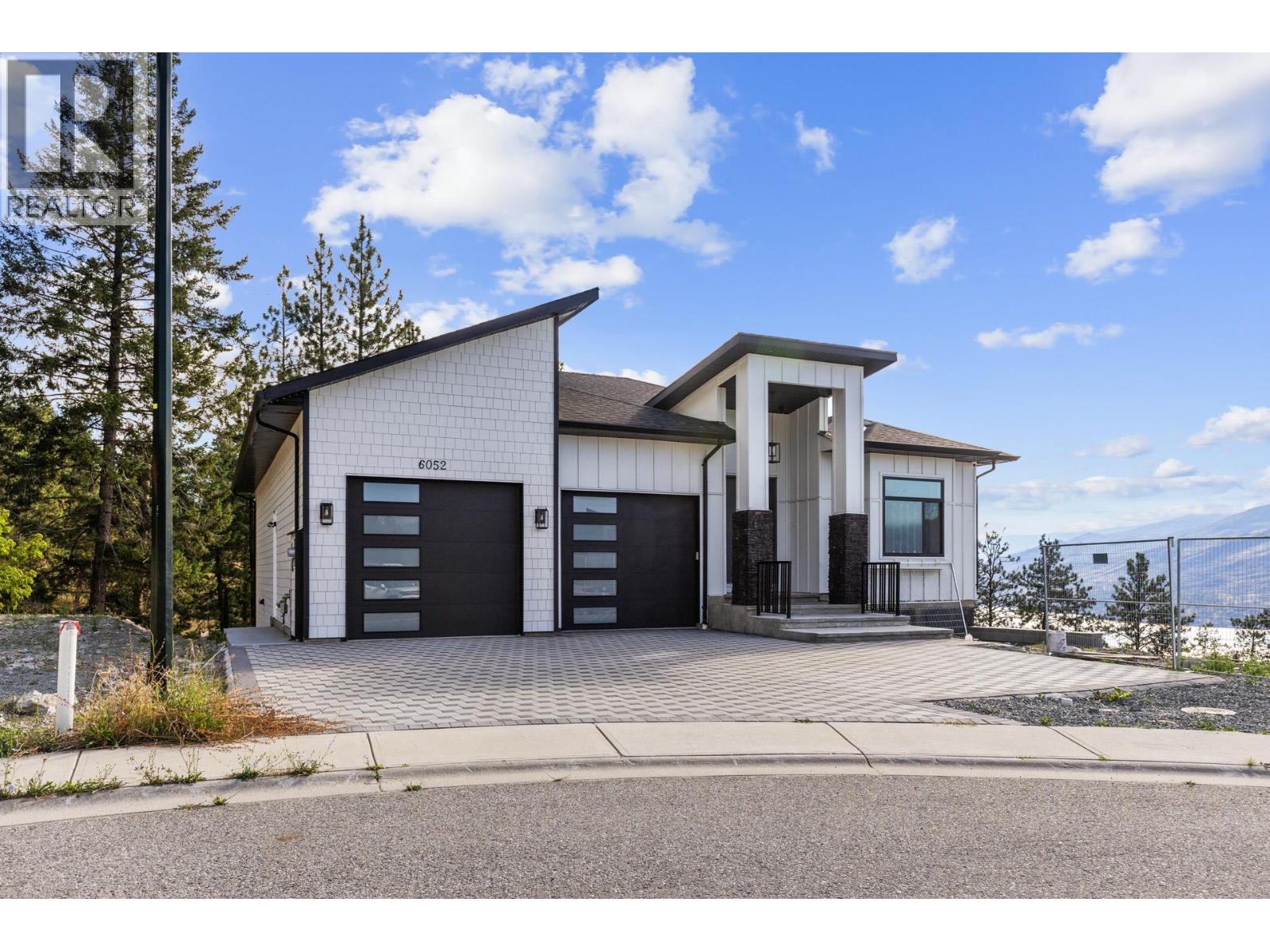 6052 Gerrie Rd, Peachland, BC V0H 1X4