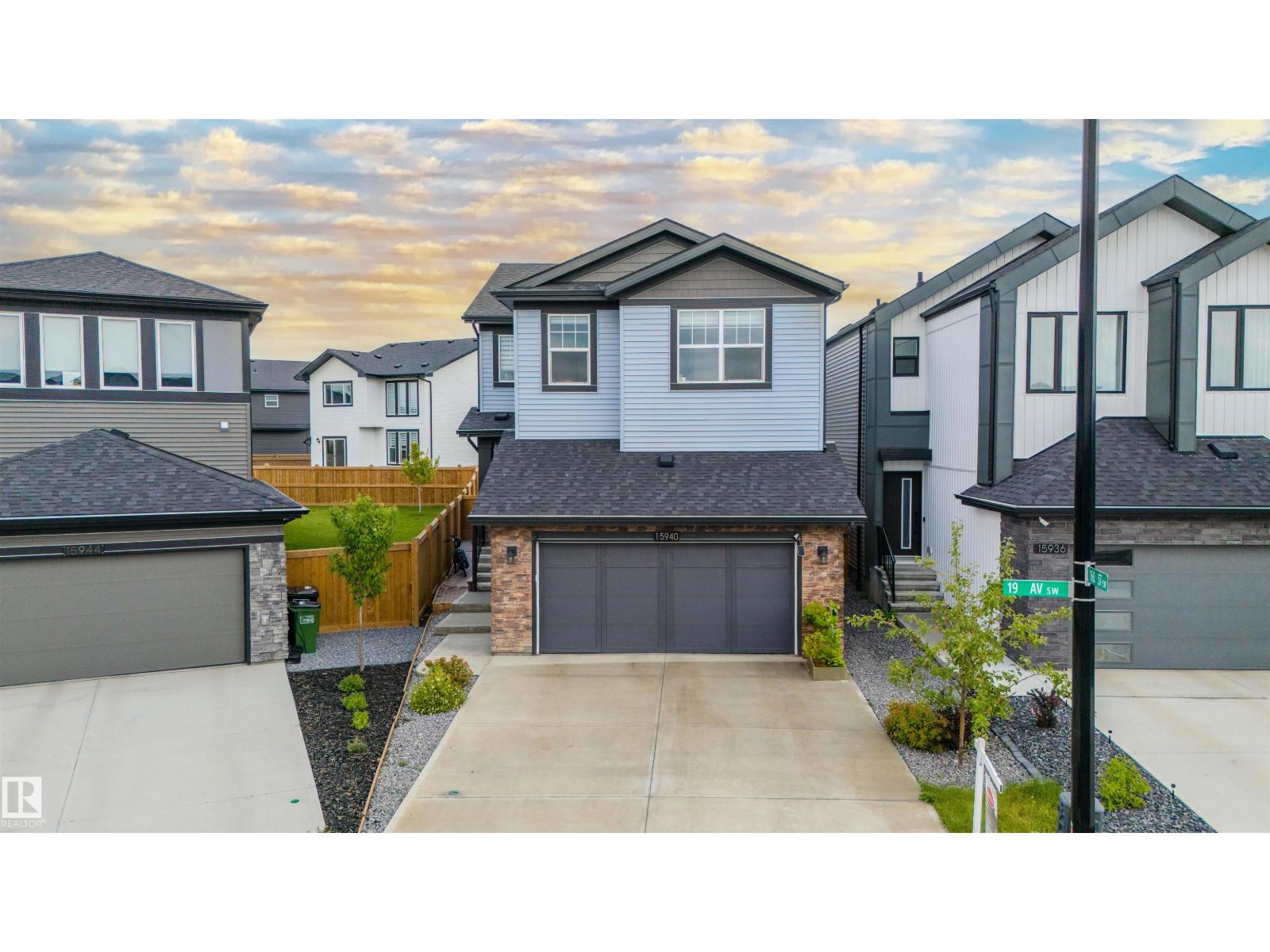19 Av Sw Unit 15940, Edmonton, AB T6W 4X6