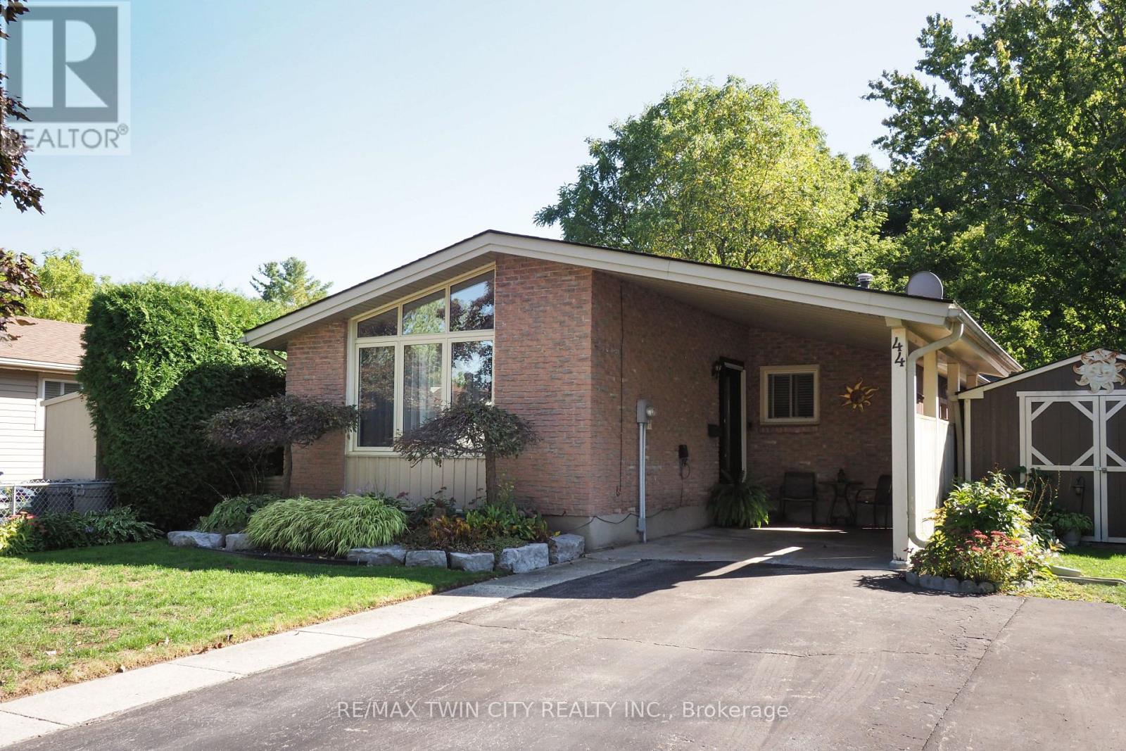 44 Milton Ave W, Cambridge, ON N3C 2Y4