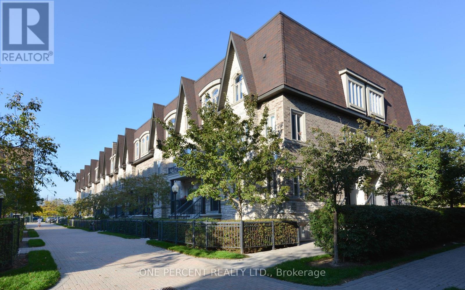 201 320 John St, Markham, ON L3T 0B1