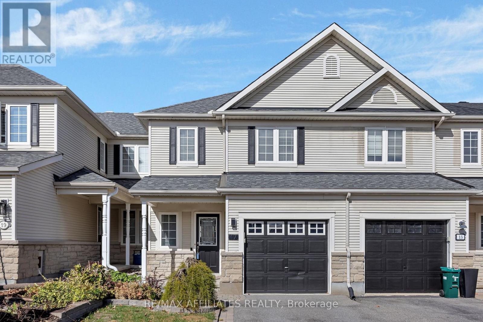 17 Kirkstone Private E, Ottawa, ON K2J 5E7