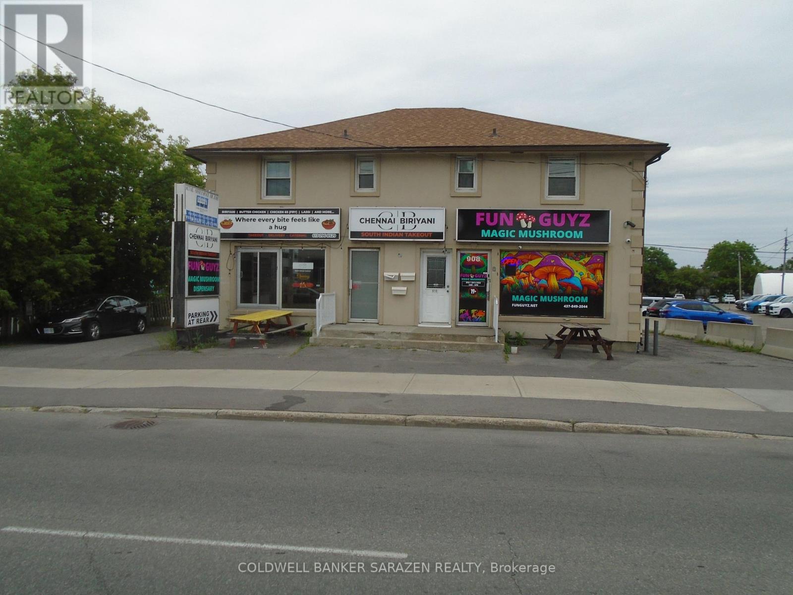 912 St Laurent Blvd S, Ottawa, ON K1K 3B3