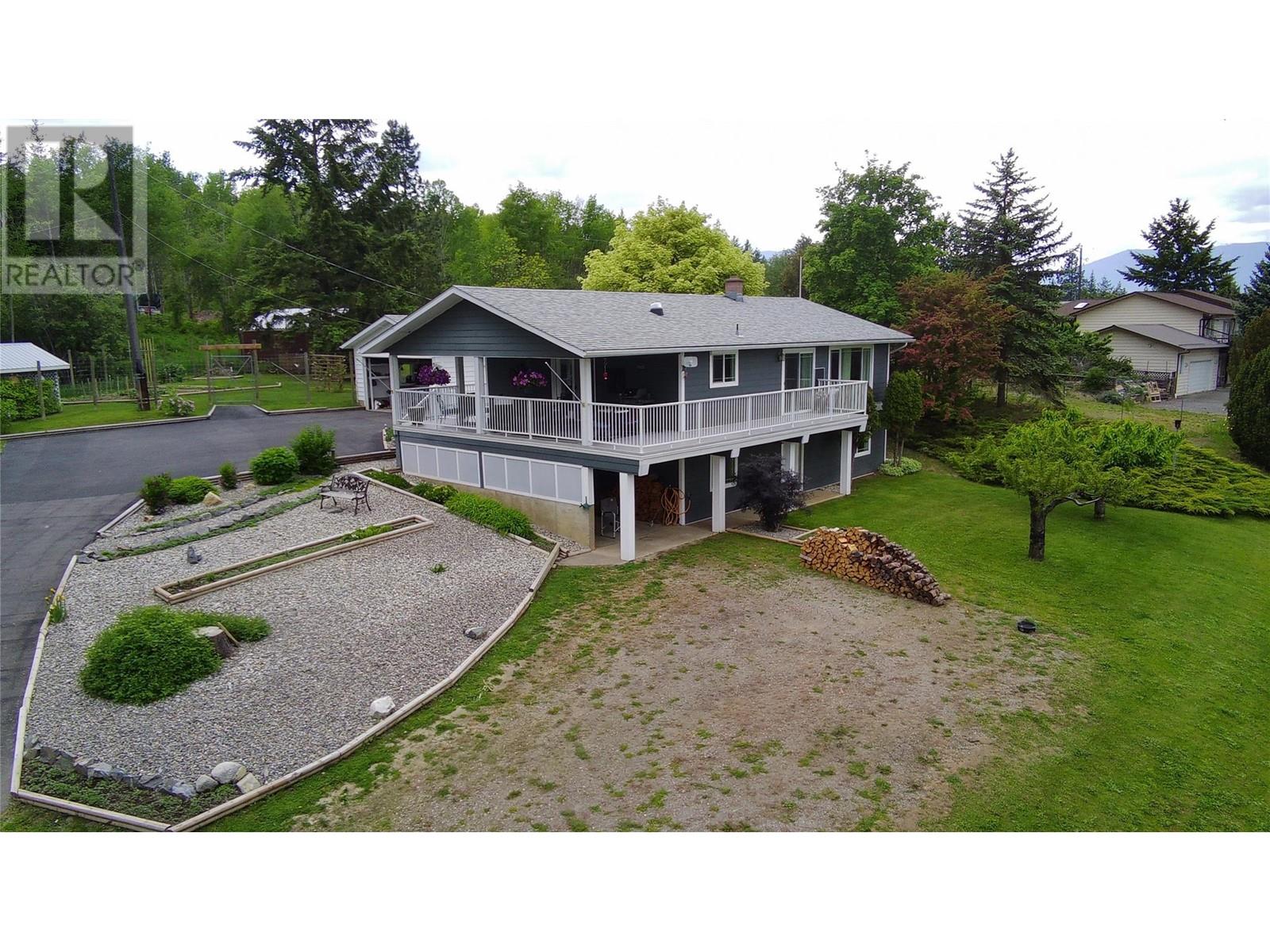 3765 Crestview Rd Rd, Creston, BC V0B 1G2
