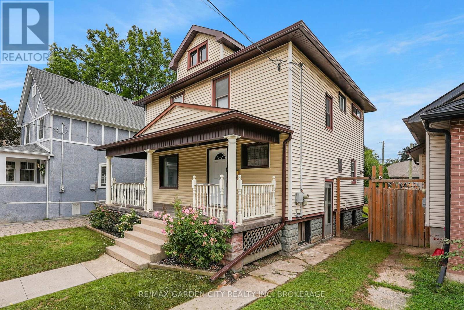 111 Lowell Ave, St. Catharines, ON L2R 2E3