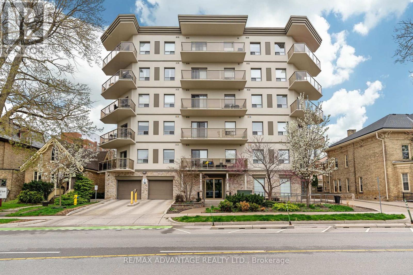 301 435 Colborne St, London, ON N6B 2T2