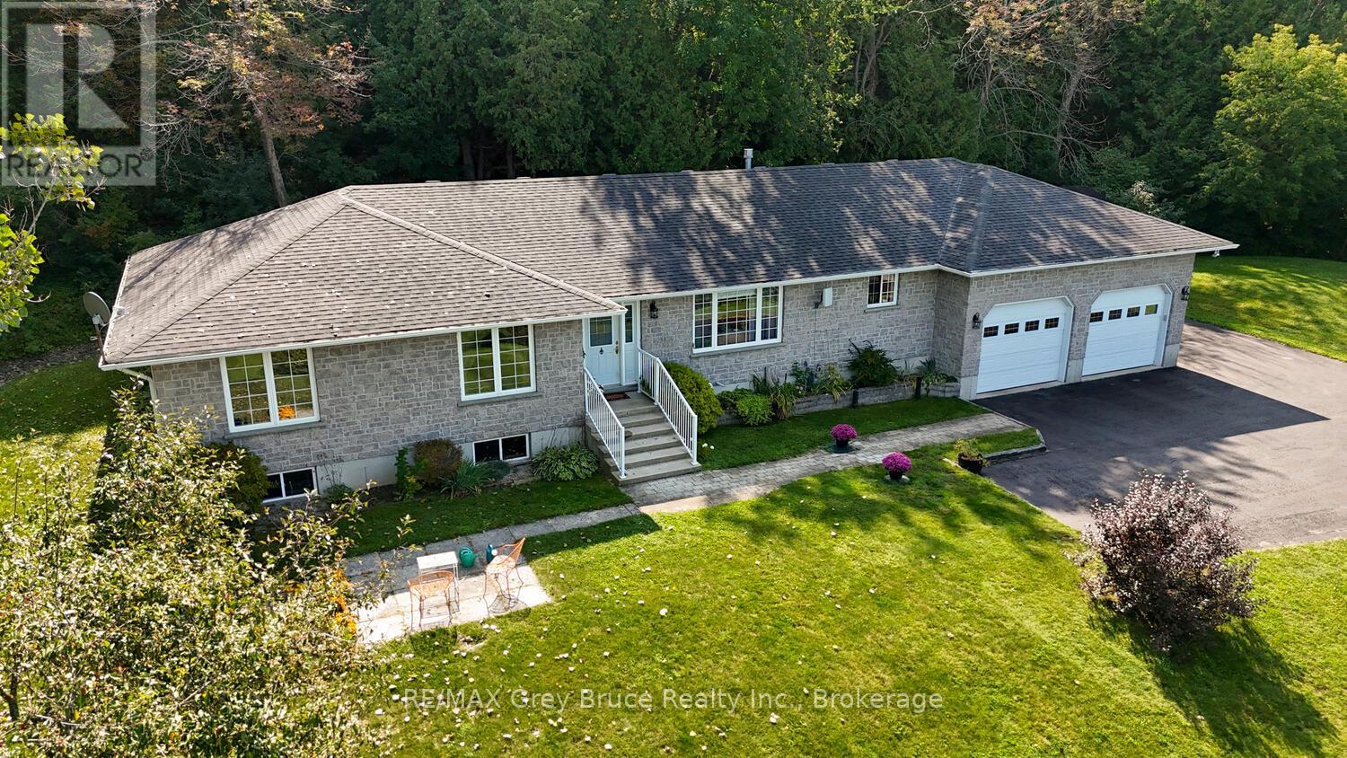 501204 Grey 1 Rd, Georgian Bluffs, ON N0H 2T0