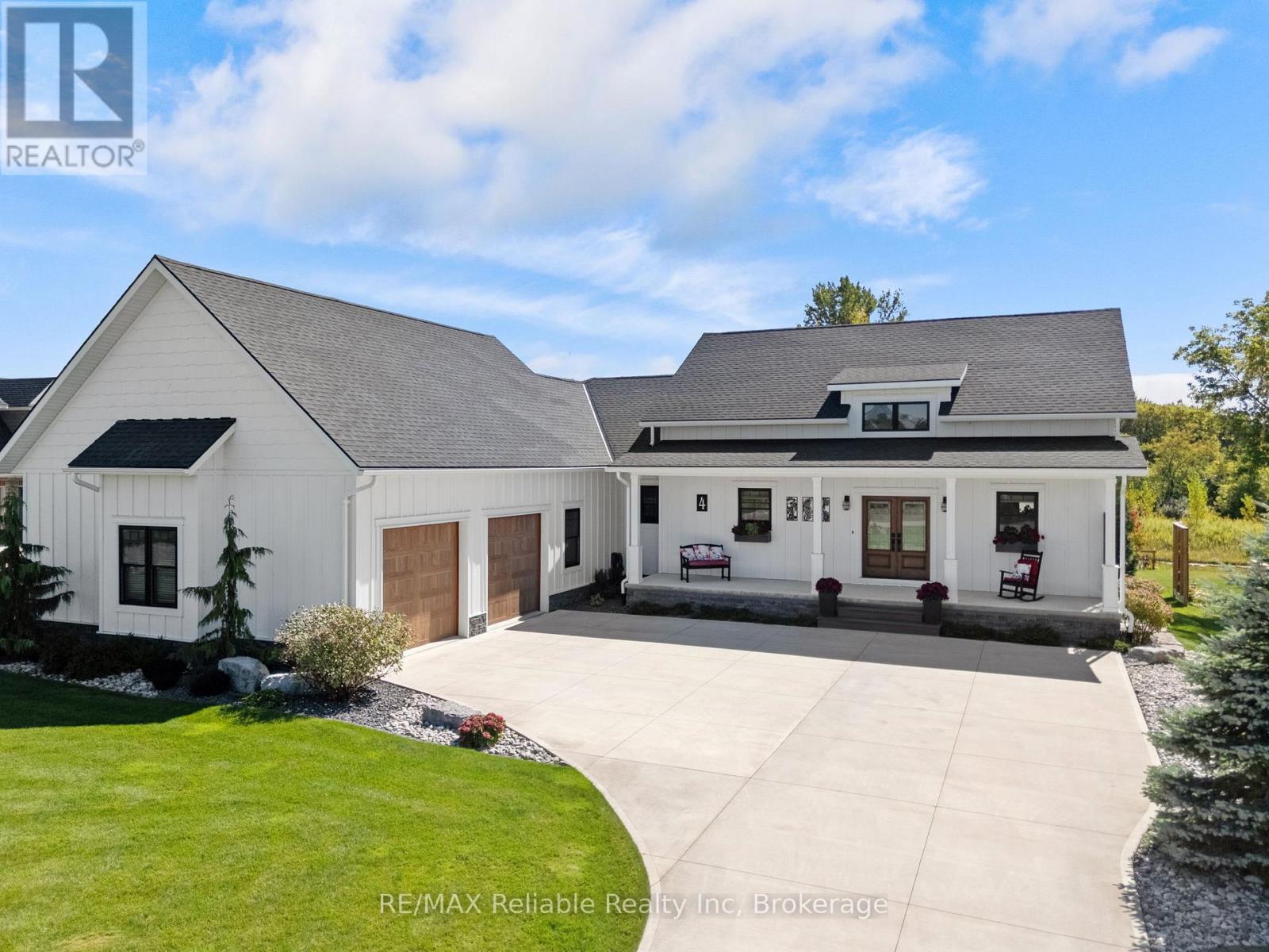 4 Fawn Creek Ln, Bluewater, ON N0M 1G0
