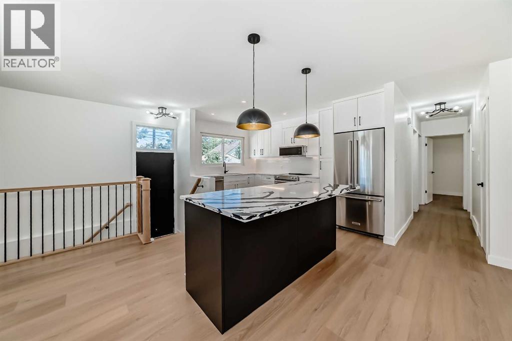 4020 Varsity Dr NW, Calgary, AB T3A 0Z6