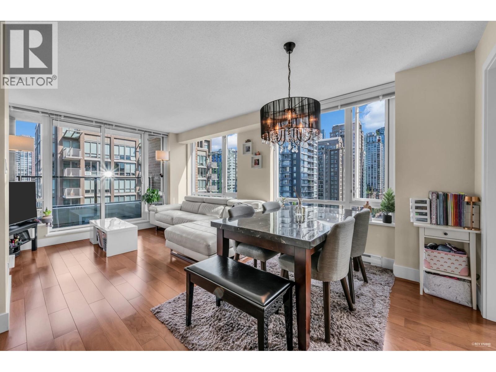 1088 Richards Street Unit 1506, Vancouver, BC V6B 0J8