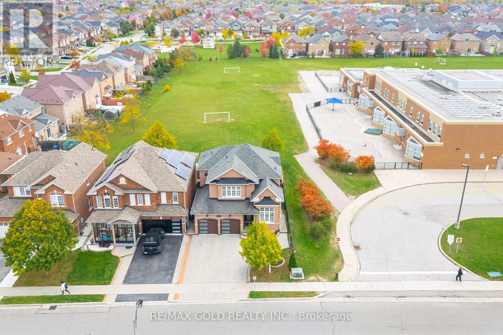 225 Father Tobin Rd, Brampton, ON L6R 0G3