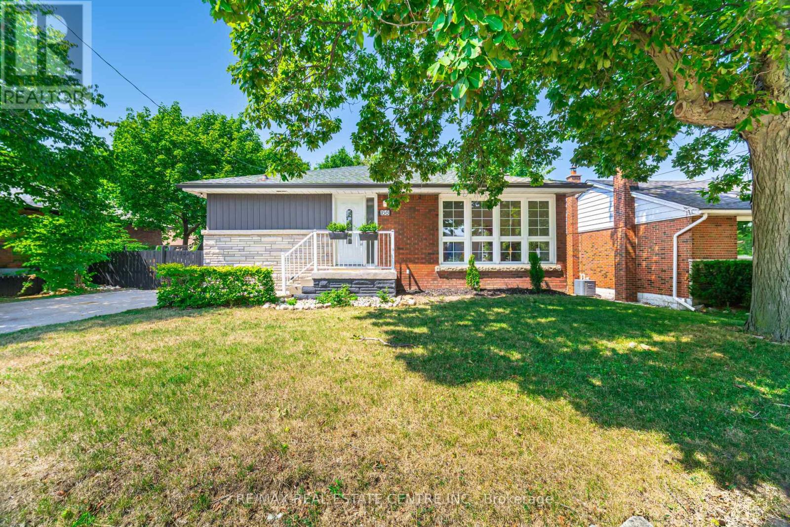 166 Terrace Dr, Hamilton, ON L9A 2Z1