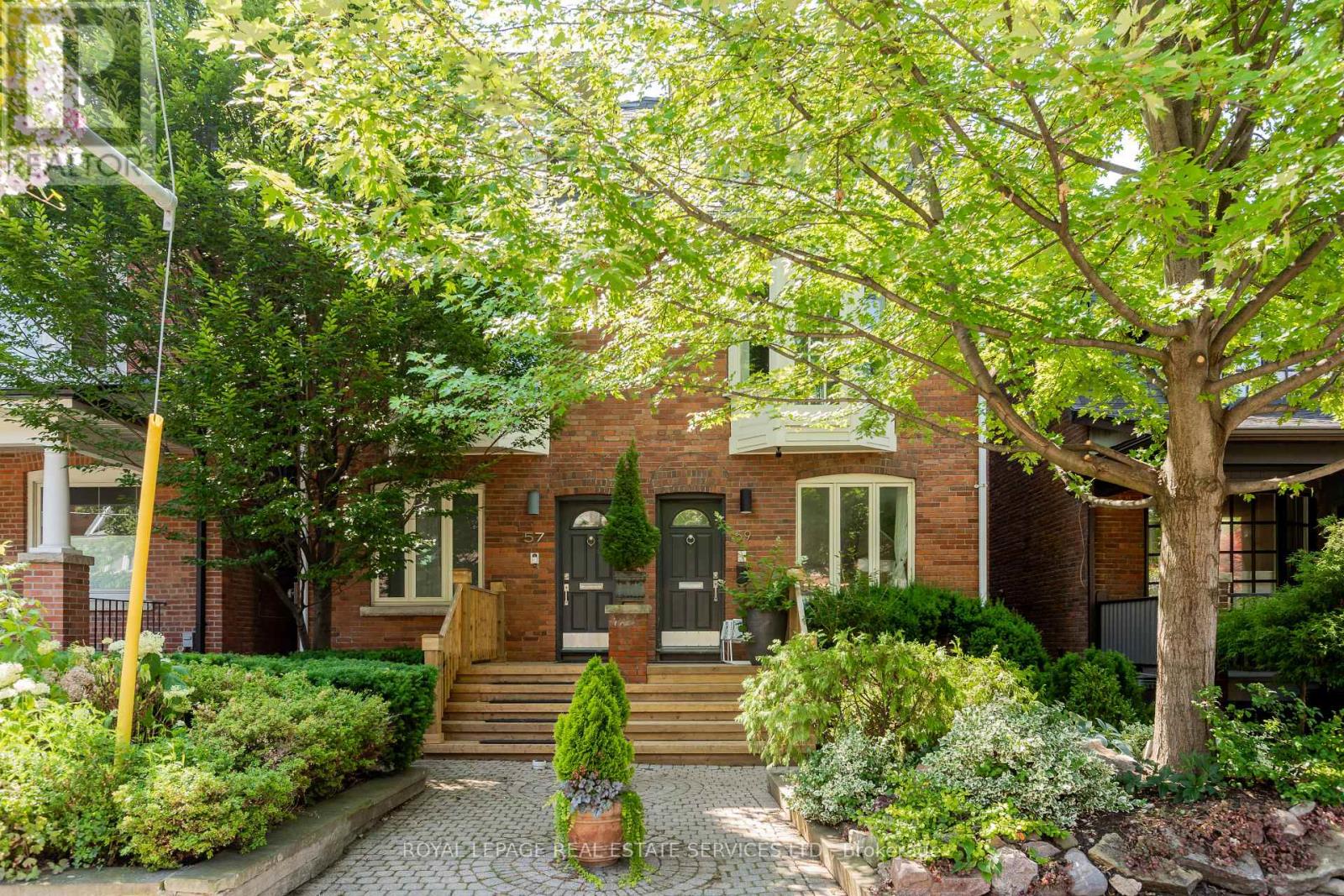 59 Dupont St, Toronto, ON M5R 1V3