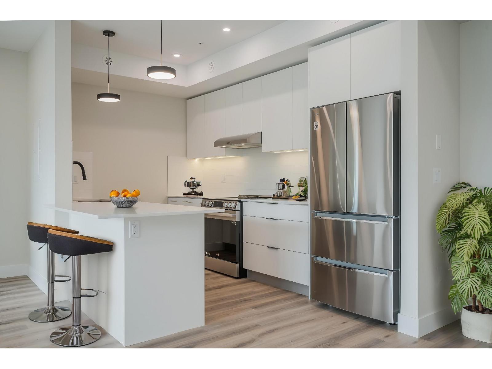 6285 King George Boulevard Unit 402, Surrey, BC V3X 0L3