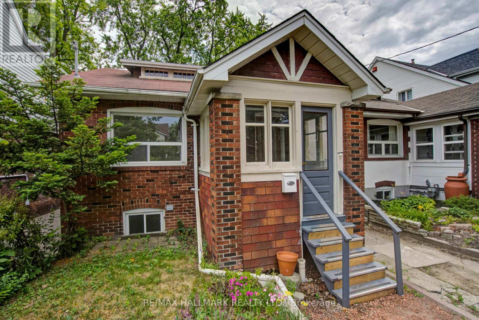 9 Costain Ave, Toronto, ON M4E 2G7