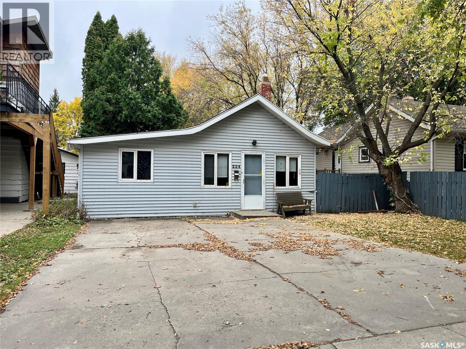 224 Elm St E, Saskatoon, SK S7J 0G7