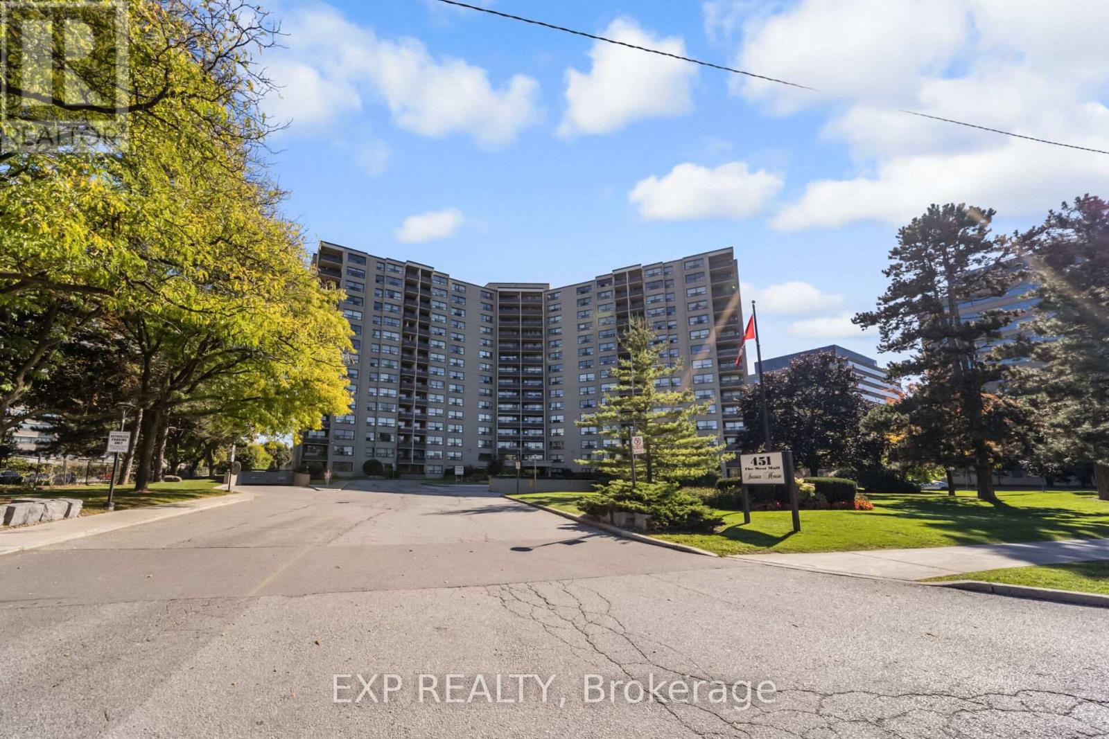 519 451 Westmall, Toronto, ON M9C 1G1