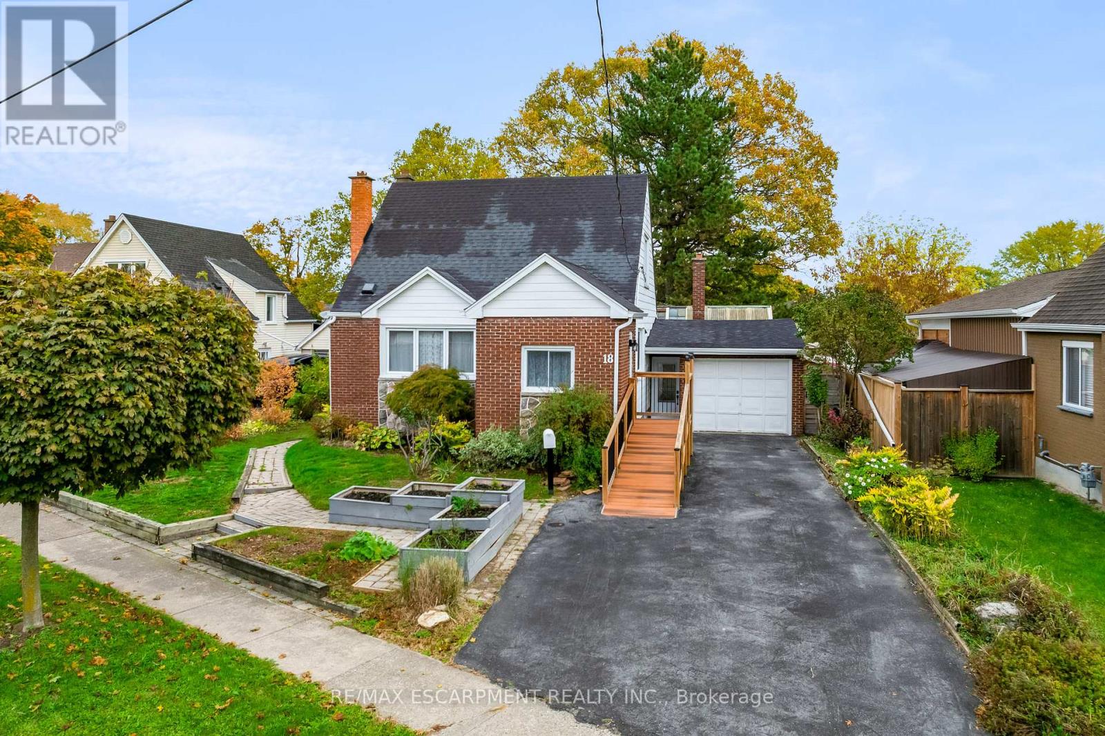 18 Flanders Ave, St. Catharines, ON L2M 5X3