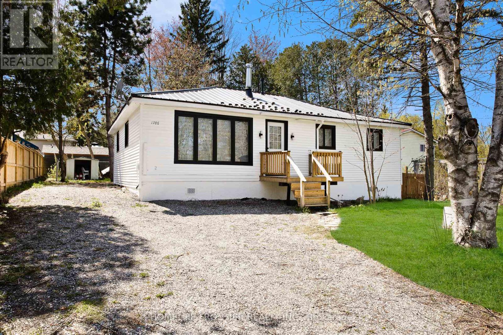 1786 St Johns St, Innisfil, ON L9S 1S9