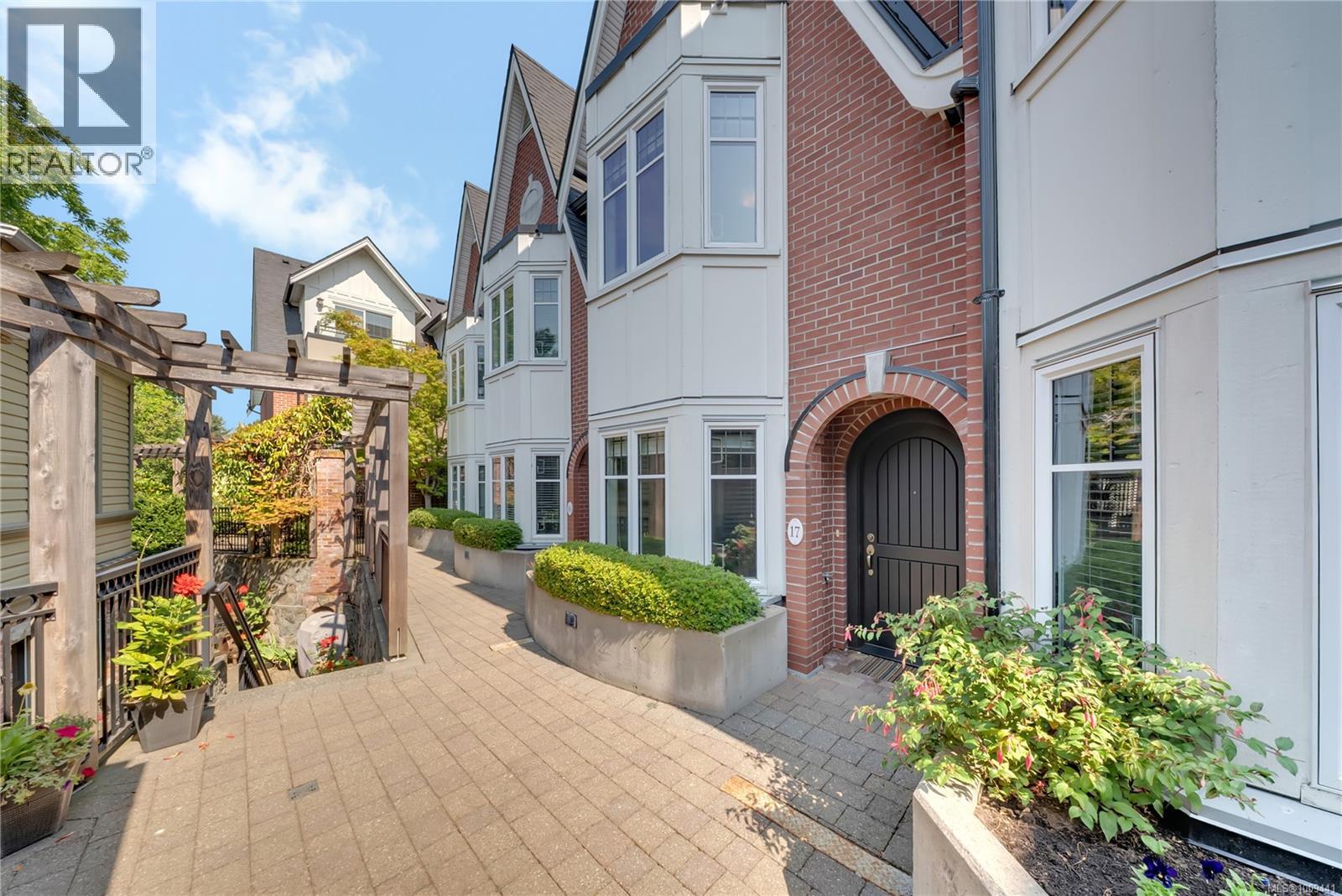 675 Superior St Unit 17 St, Victoria, BC V8V 1V1