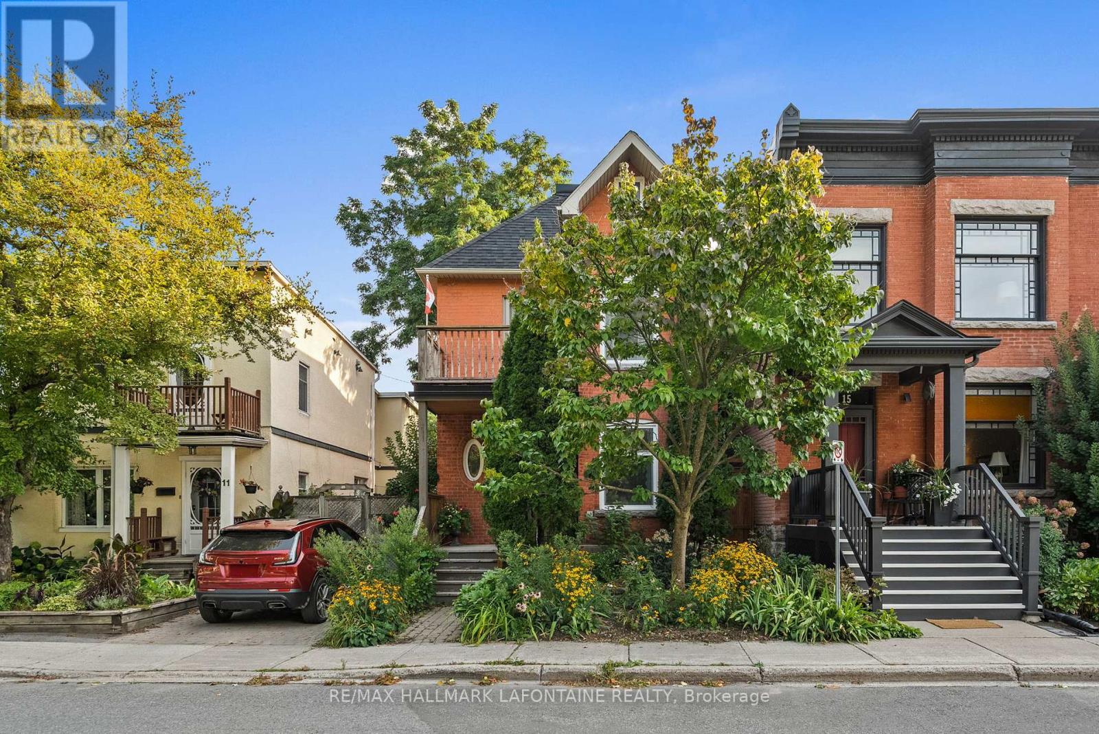 13 Cathcart Sq, Ottawa, ON K1N 5Z9