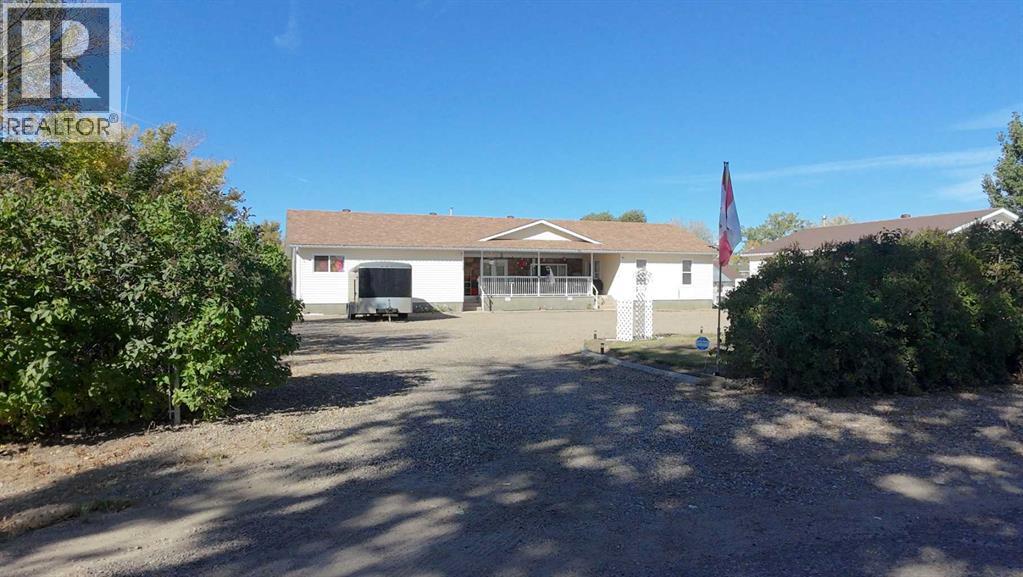 202 James Ave, Taber, AB T1G 2E4