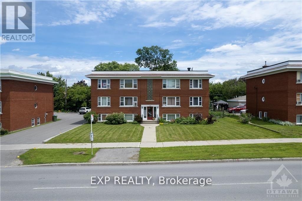 879 Kirkwood Ave, Ottawa, ON K1Z 5Y3