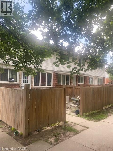 58 Hazelglen Dr, Kitchener, ON N2M 2E3