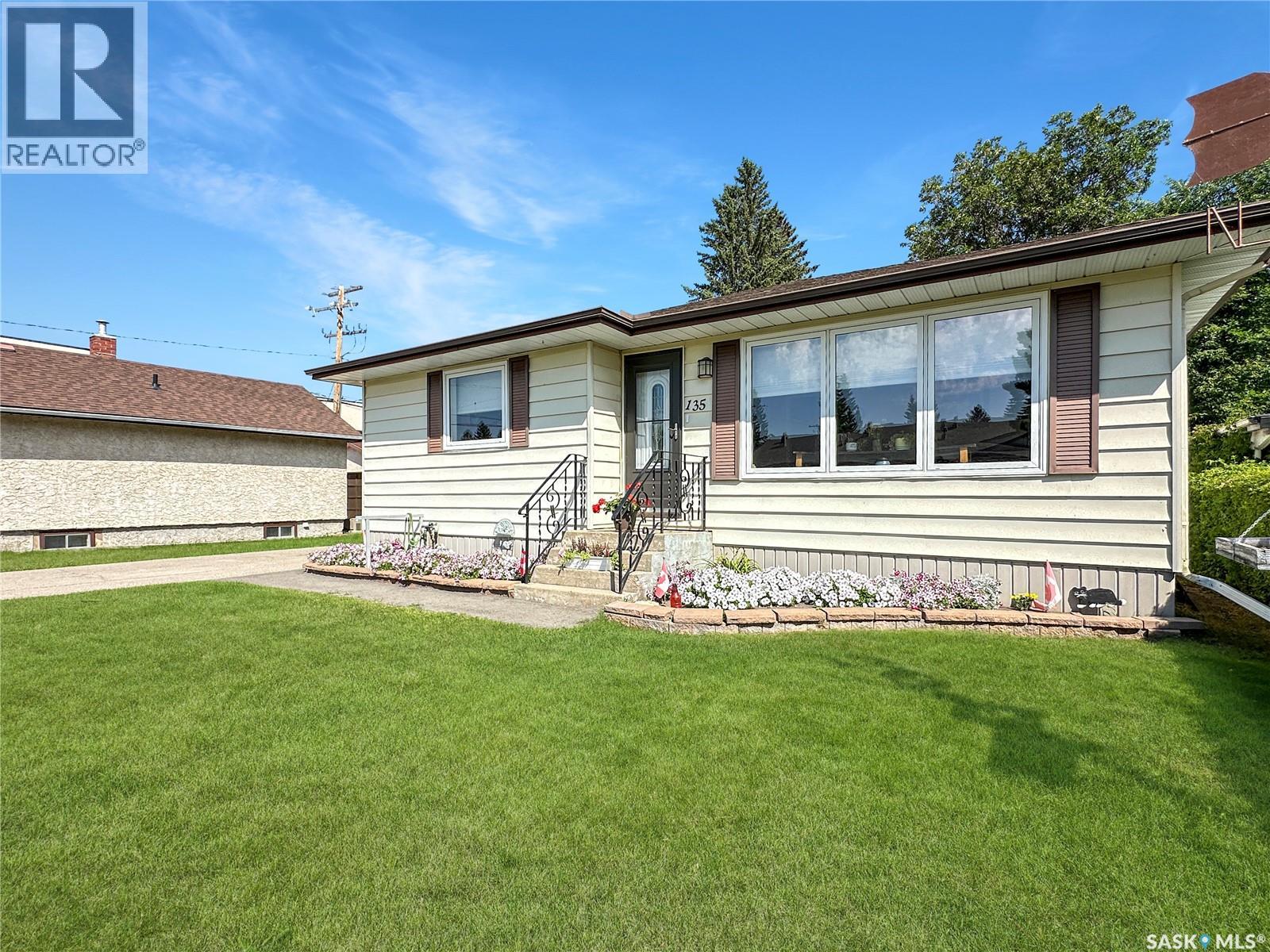 135 Hudson Ave S, Fort Qu'Appelle, SK S0G 1S0