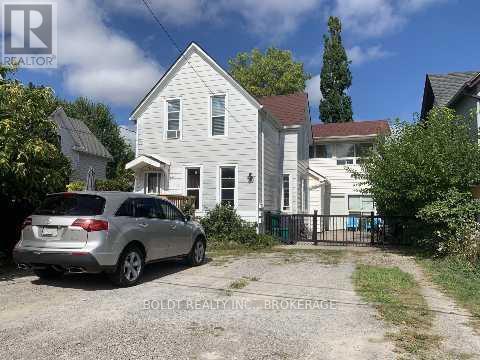 4573 Armoury St, Niagara Falls, ON L2E 1S5