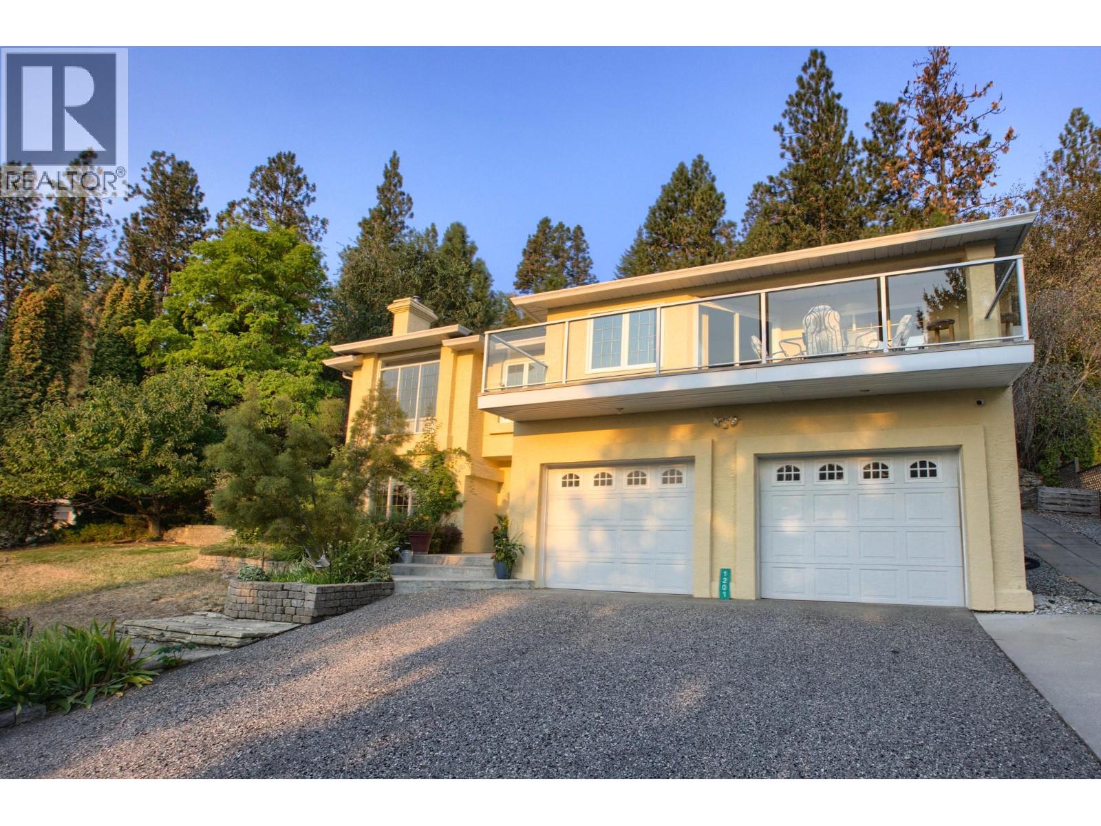 1201 Trevor Dr, West Kelowna, BC V1Z 3K7