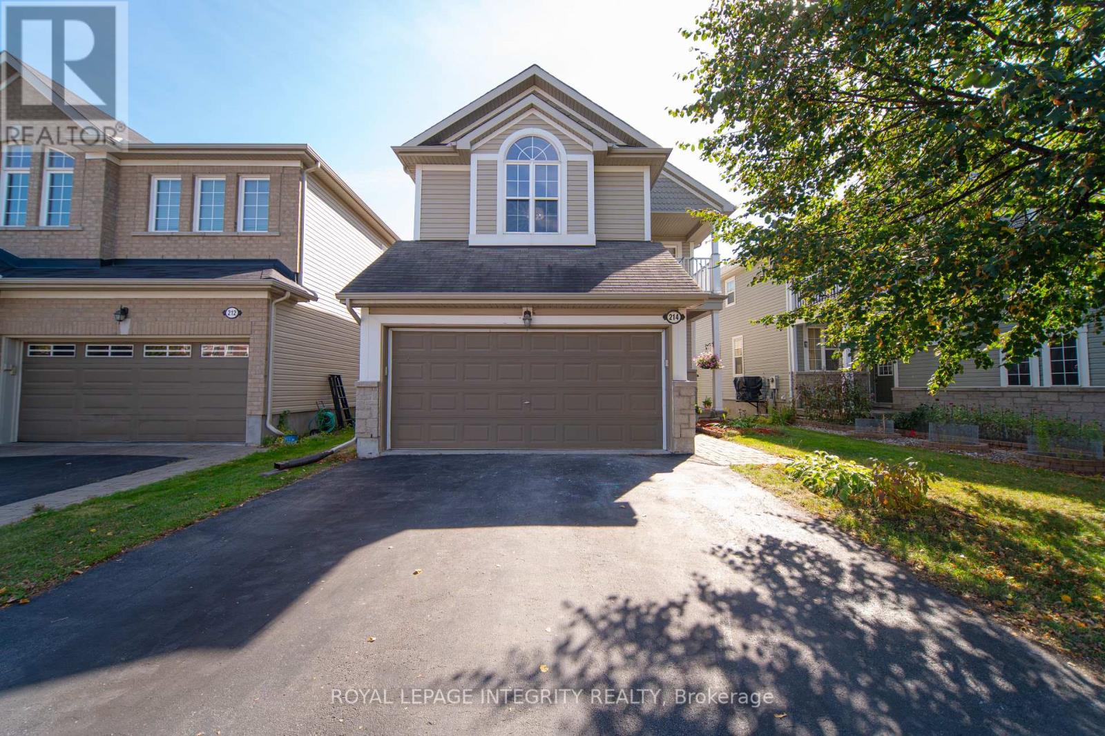 214 Huntsville Dr, Ottawa, ON K2T 0C7