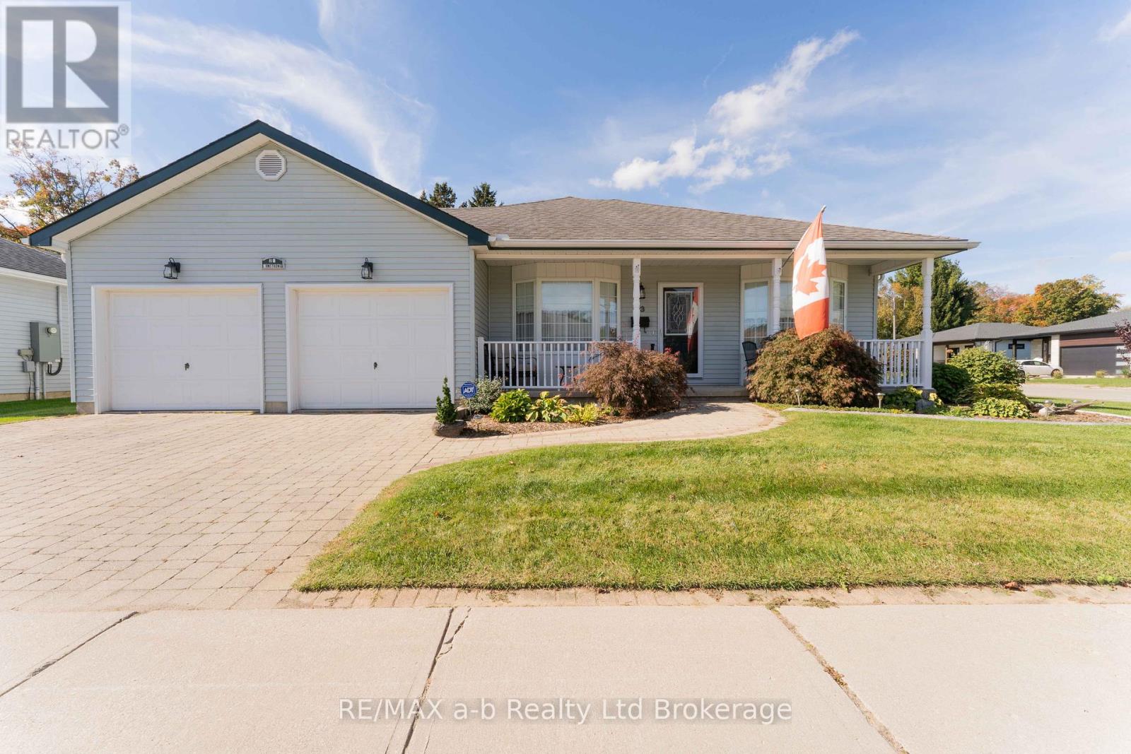 23 Armstrong Dr, Tillsonburg, ON N4G 5T3
