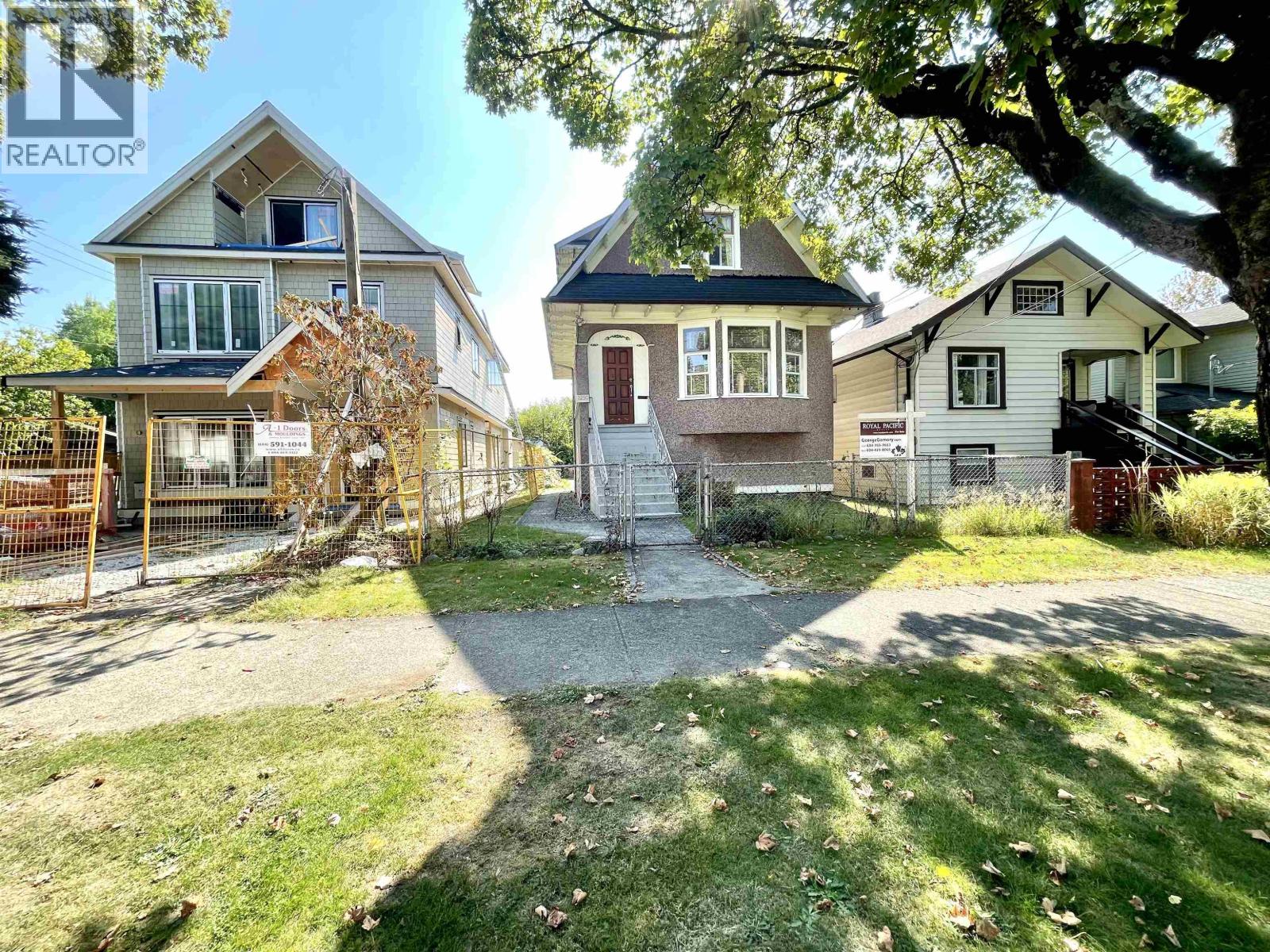 2250 E Pender St, Vancouver, BC V5L 1X4